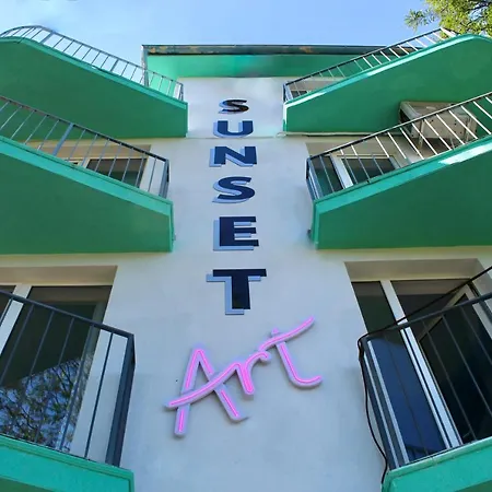 Sunset Art Front Къща за гости