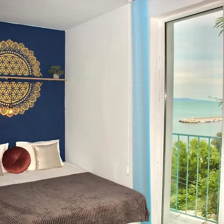 Sunset Art Front Къща за гости