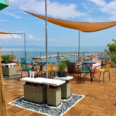 Sunset Art Front Къща за гости